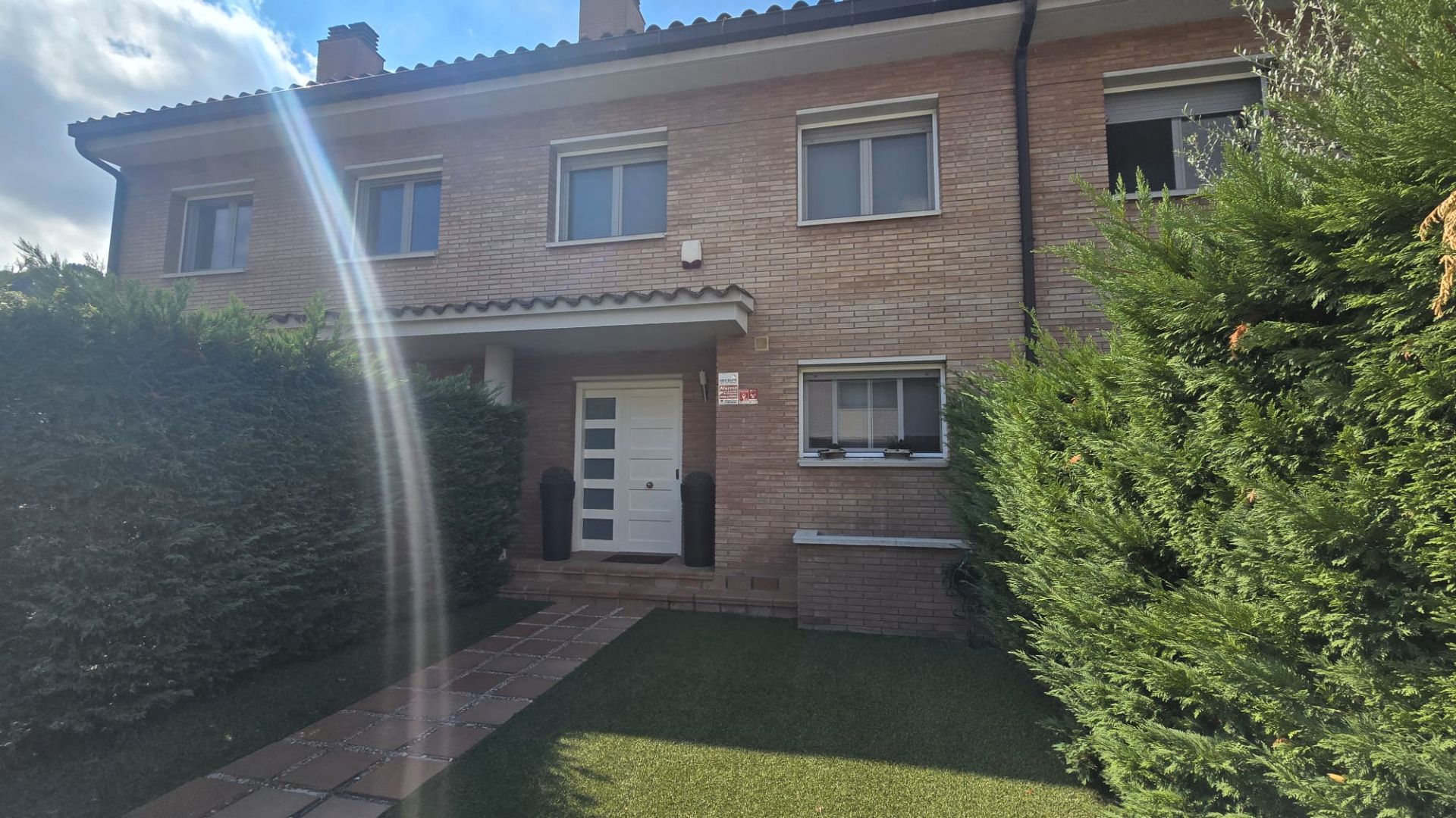 Vista exterior de Casa adosada en venta en Sant Fost de Campsentelles con Calefacción, Jardín privado y Parquet