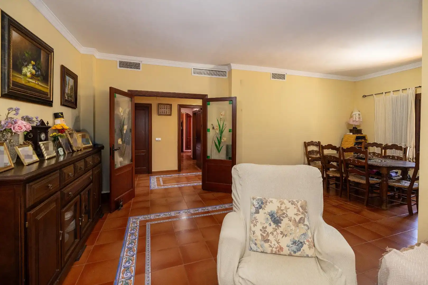 Sala d'estar de Casa o xalet en venda en Alhaurín de la Torre amb Jardí privat, Terrassa i Piscina