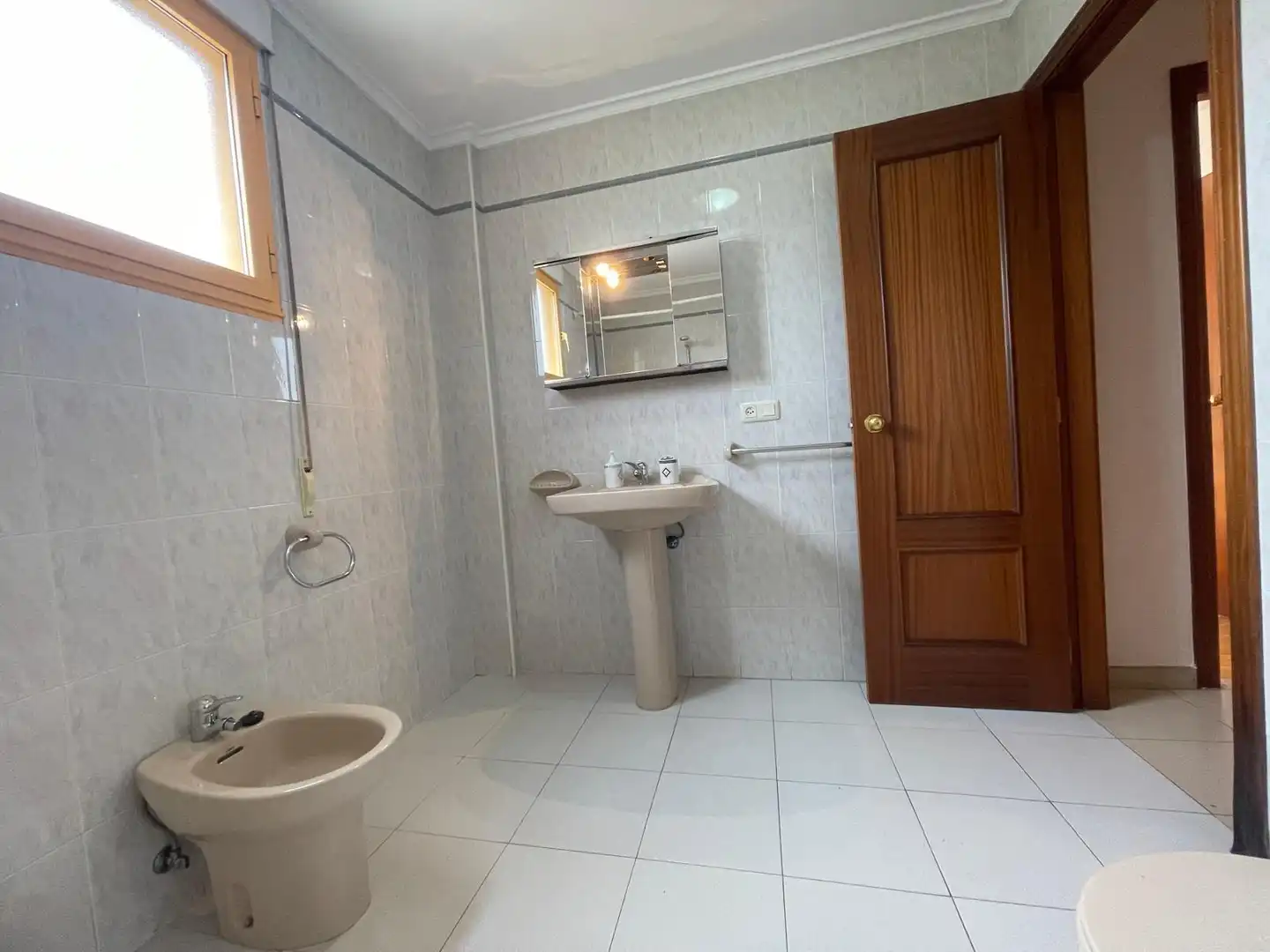 Bathroom of Flat for rent in Camponaraya, León