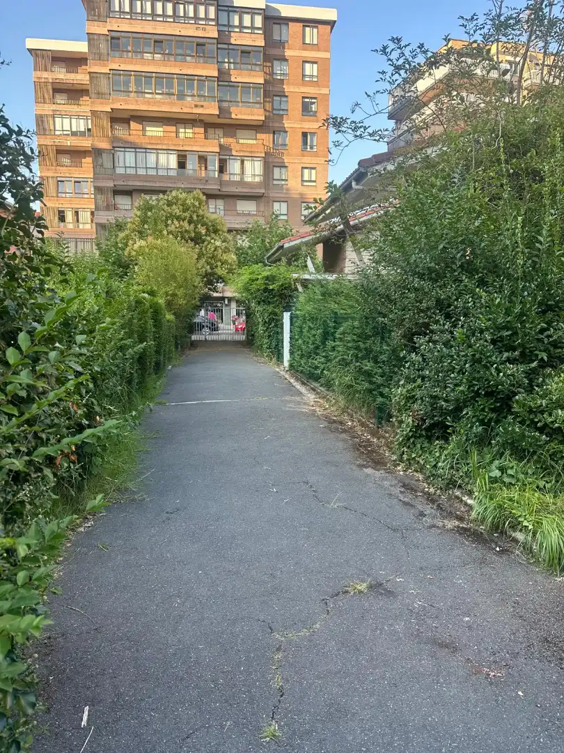 Außenansicht von Einfamilien-Reihenhaus zum Verkauf in Castrillón mit Heizung, Privatgarten und Terrasse