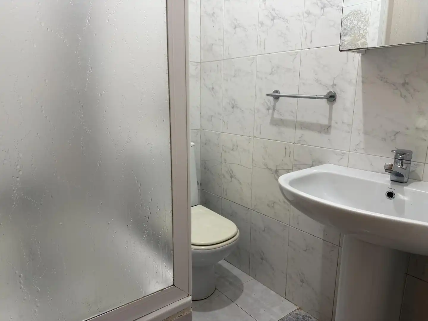 Badezimmer von Einfamilien-Reihenhaus zur Miete in Ourense Capital 