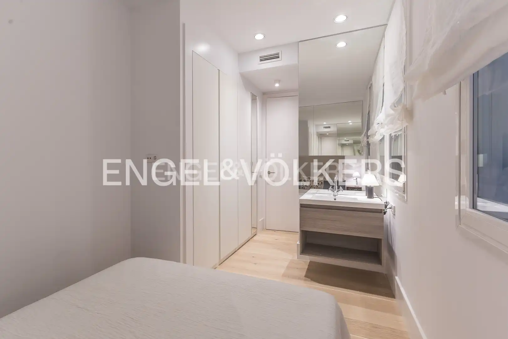 Bedroom of Flat for sale in Madrid  with Air Conditioner, Heating and Furnished