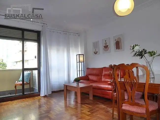 Sala de estar de Apartamento en venta en Bilbao  con Trastero y Balcón