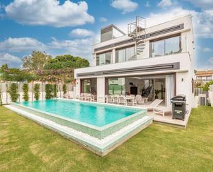 Swimming pool of House or chalet to rent in Marbella  with Air Conditioner, Private garden and Terrace