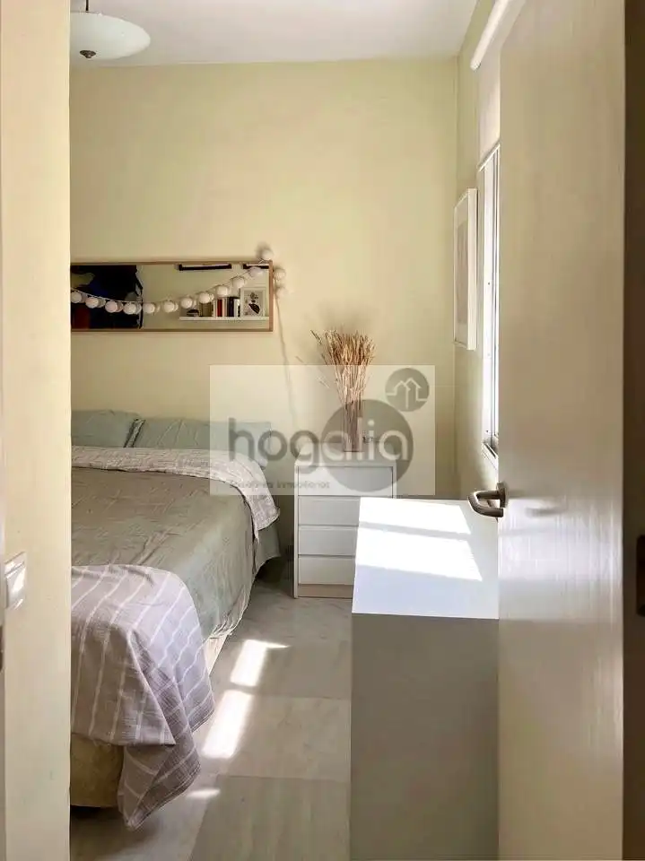 Bedroom of Flat for rent in Sevilla  with Air Conditioner, Terrace and Furnished