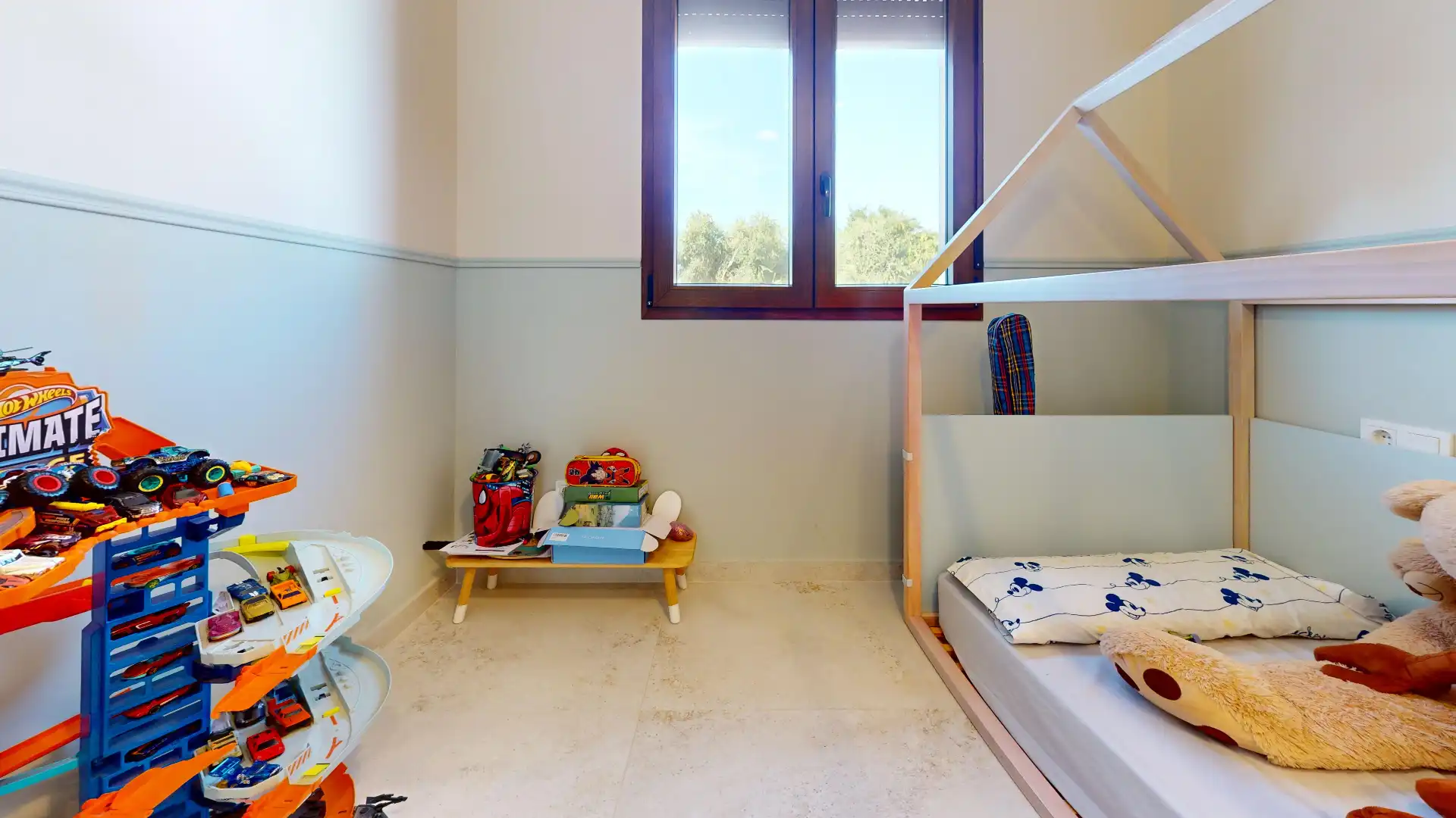 Dormitori de Casa o xalet en venda en Riba-roja de Túria amb Aire condicionat, Jardí privat i Terrassa