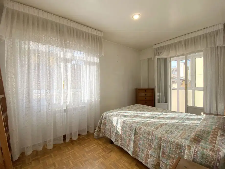 Dormitori de Pis en venda en Vitoria - Gasteiz amb Calefacció, Parquet i Traster