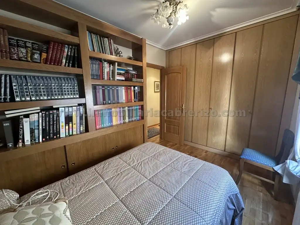 Habitación de Piso en venta en  Logroño con Calefacción, Parquet y Terraza