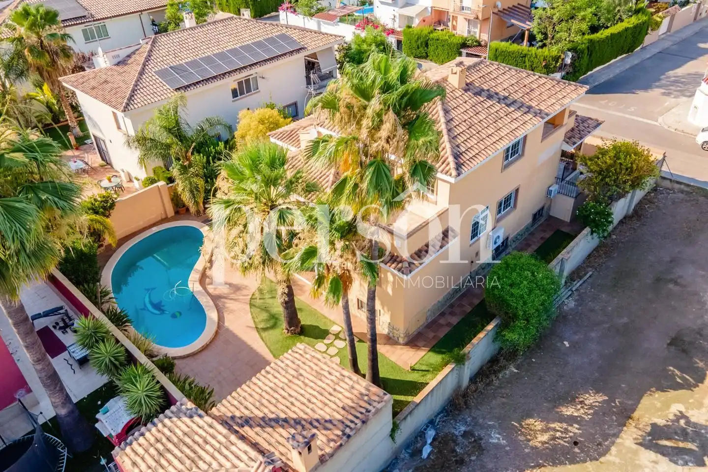 Vista exterior de Casa o xalet en venda en La Pobla de Vallbona amb Aire condicionat, Calefacció i Jardí privat