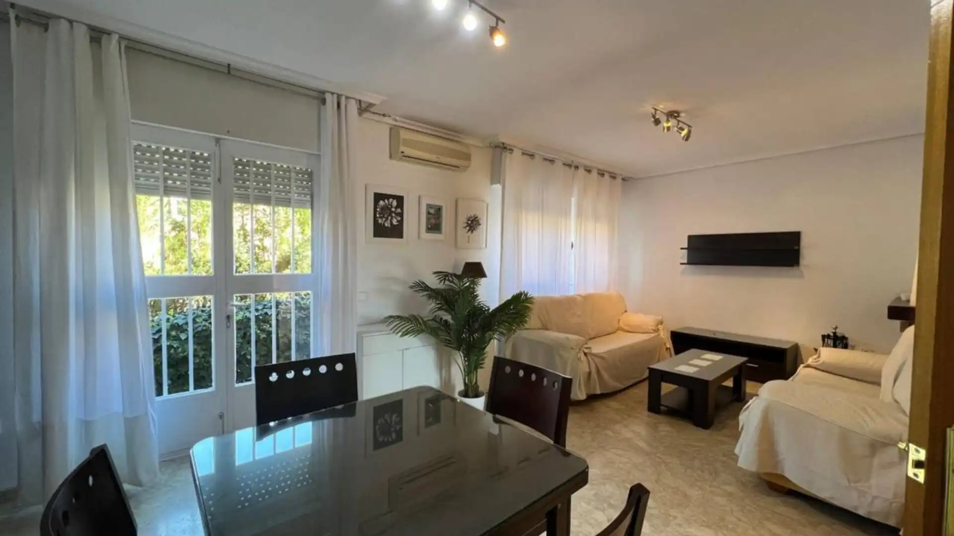 Exterior view of Single-family semi-detached for rent in  Toledo Capital  with Air Conditioner, Heating and Private garden