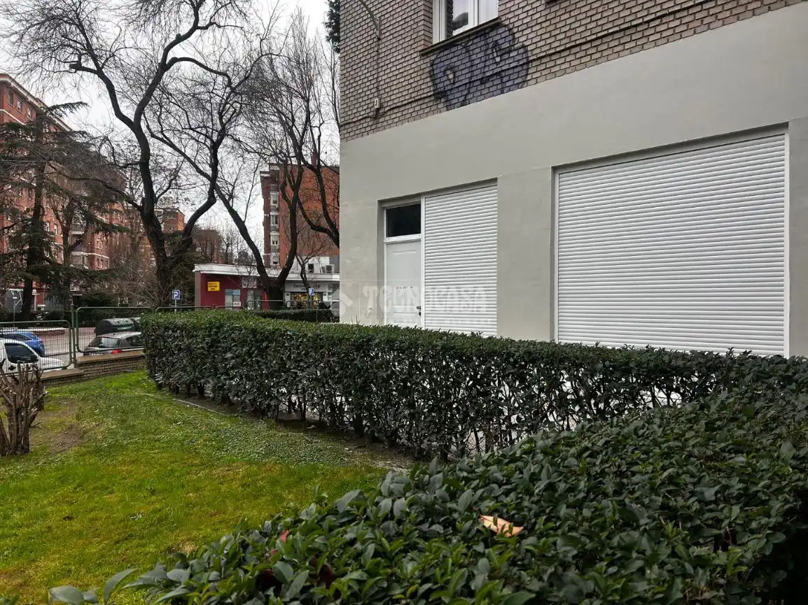 Vista exterior de Piso en venta en Madrid con Calefacción