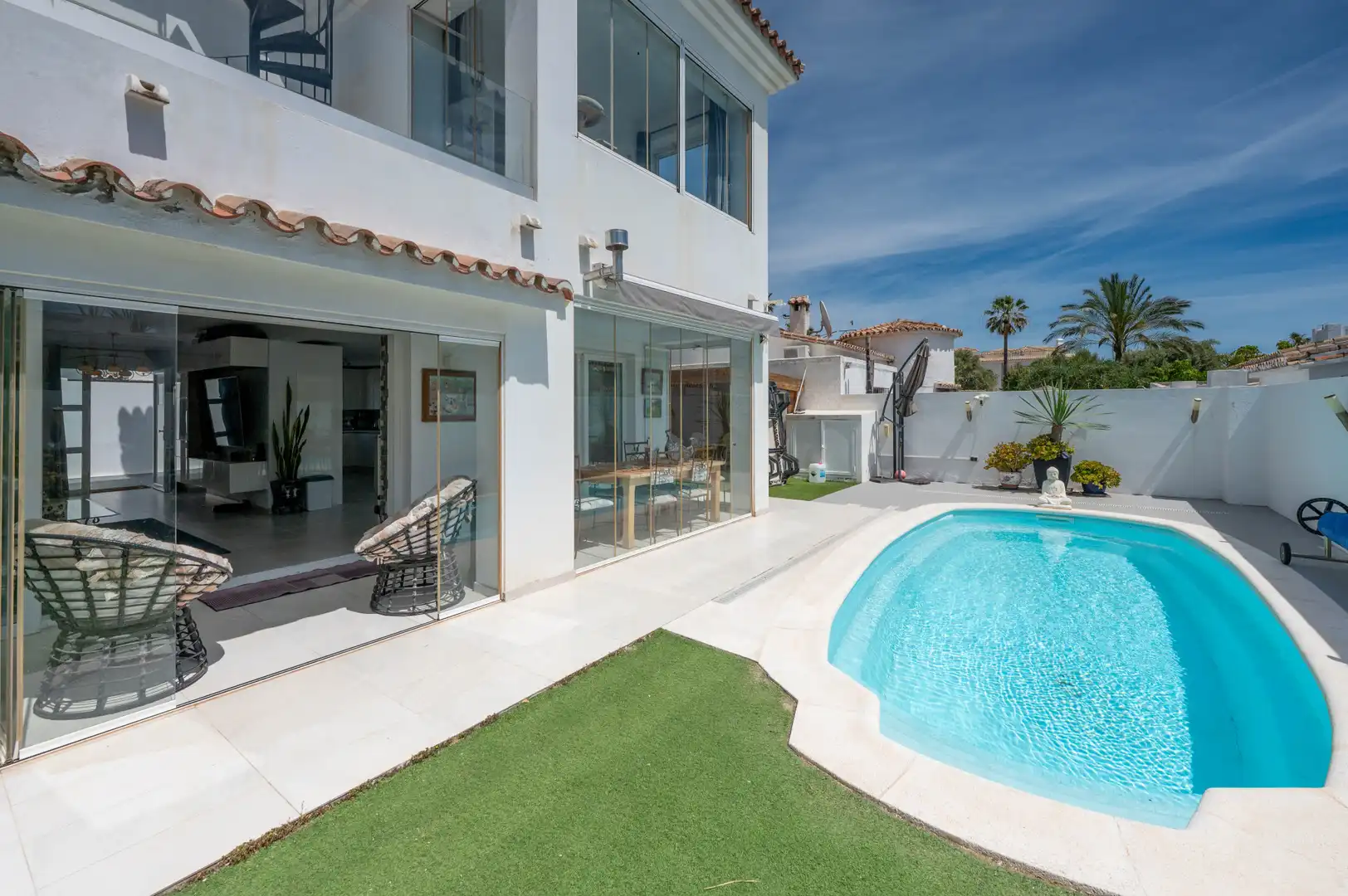 Exterior view of Houses for sale in Estepona  with Air Conditioner, Private garden and Terrace