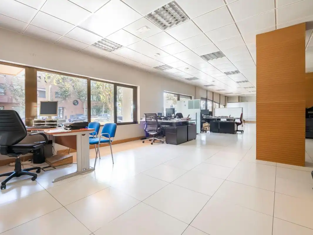 Commercial properties for rent in Pozuelo de Alarcón  with Air Conditioner and Heating