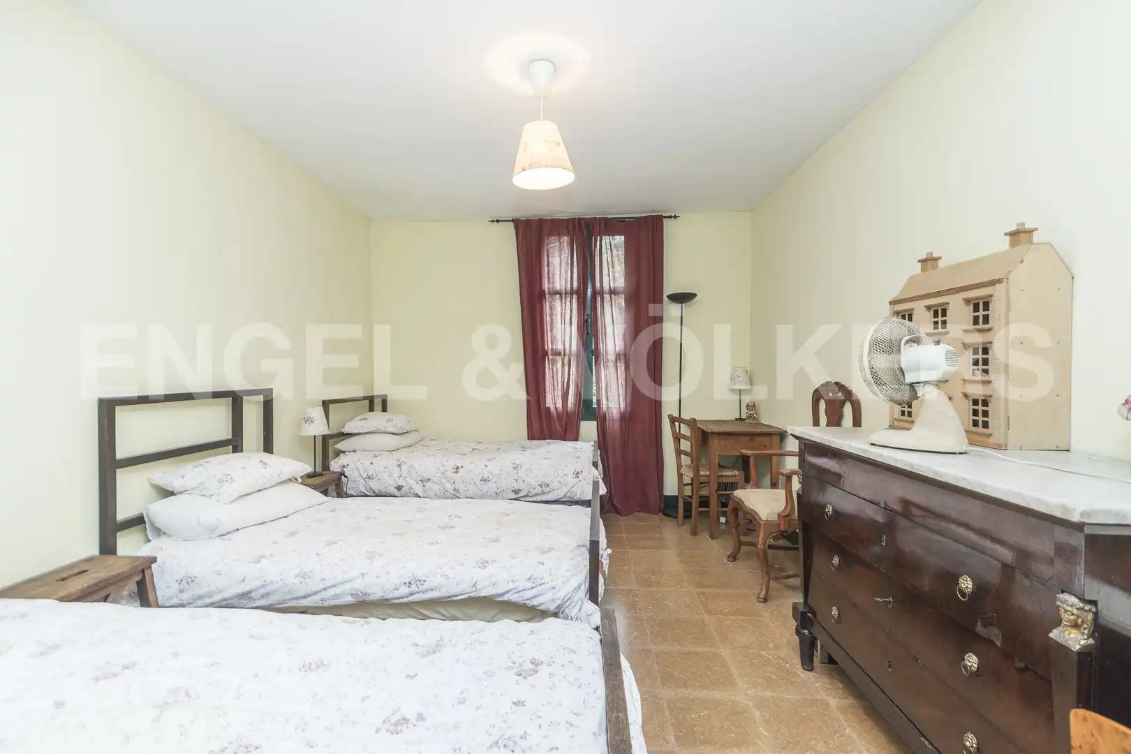 Habitación de Finca rústica en venta en Sant Cebrià de Vallalta con Calefacción, Jardín privado y Terraza