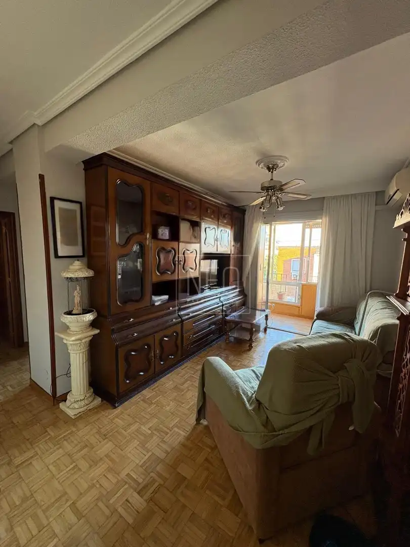 Living room of Flat for sale in Madrid  with Air Conditioner, Heating and Parquet flooring