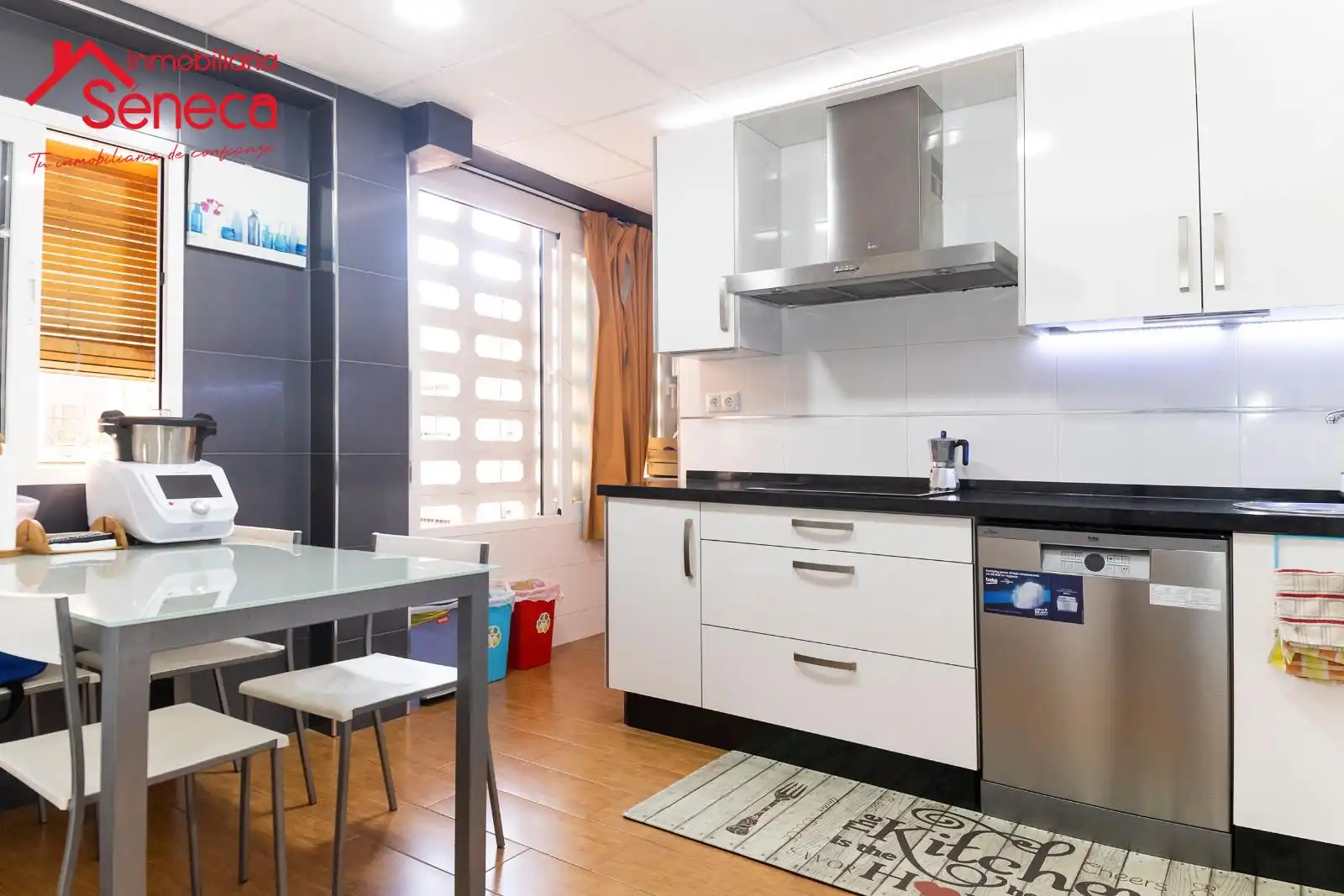 Kitchen of Flat for sale in Córdoba  with Air Conditioner, Terrace and Storage room