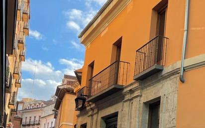 Exterior view of Duplex for sale in Valladolid Capital  with Air Conditioner, Heating and Balcony