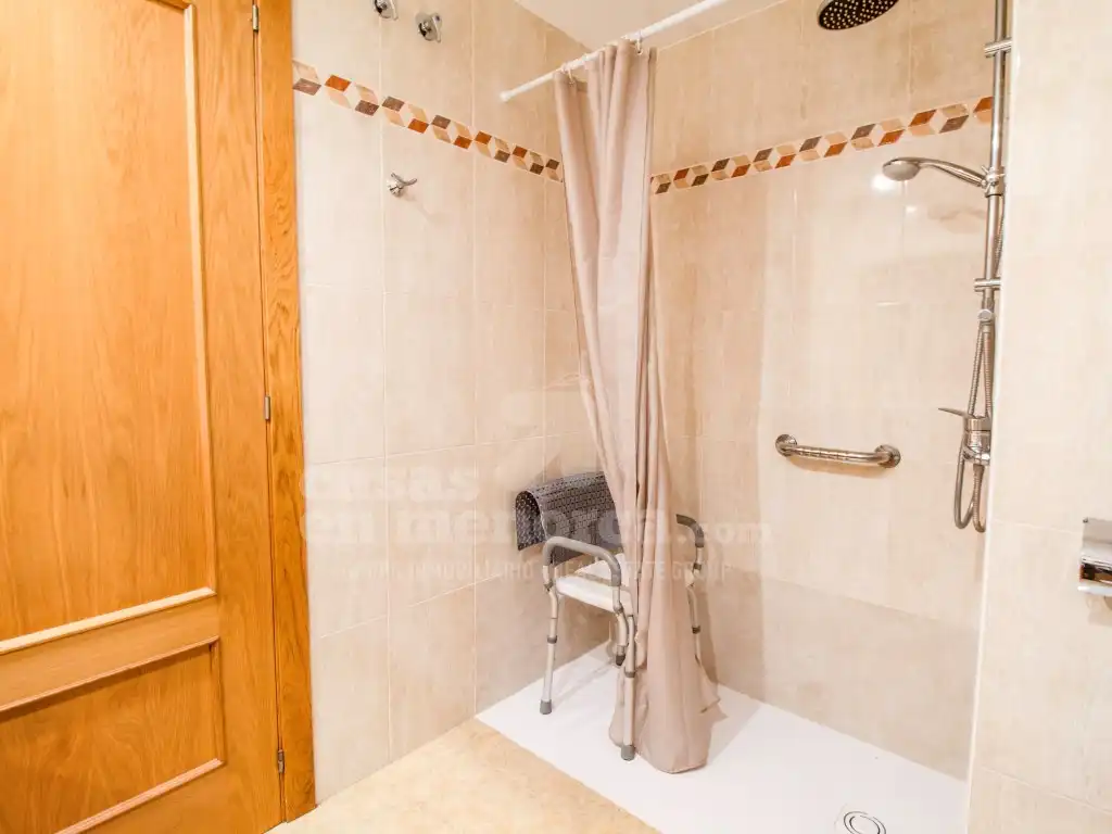 Bathroom of Flat for sale in Es Castell  with Air Conditioner and Terrace