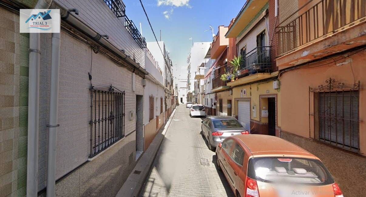 Exterior view of Single-family semi-detached for sale in  Sevilla Capital
