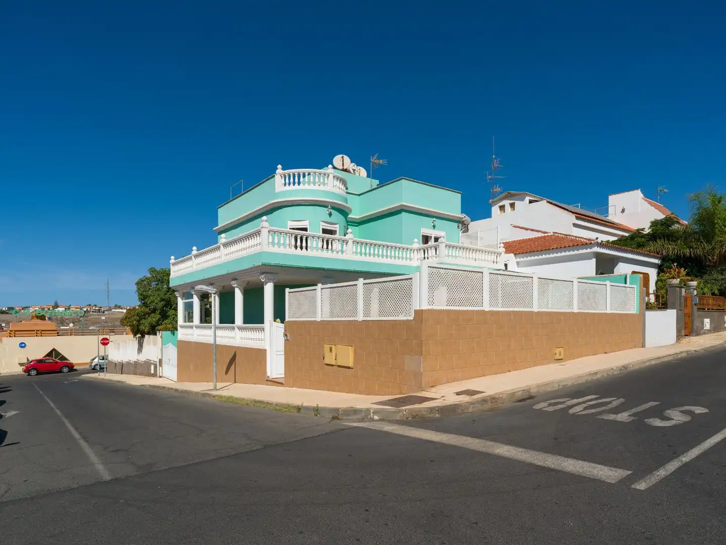 Vista exterior de Casa o xalet en venda en San Bartolomé de Tirajana amb Aire condicionat, Jardí privat i Terrassa