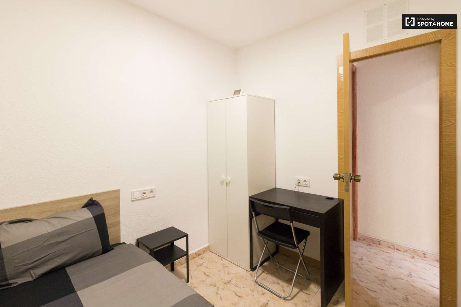 Flat to share in El Camp de l'Arpa del Clot