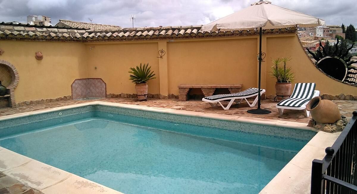 Swimming pool of House or chalet for sale in Úbeda  with Air Conditioner, Heating and Private garden