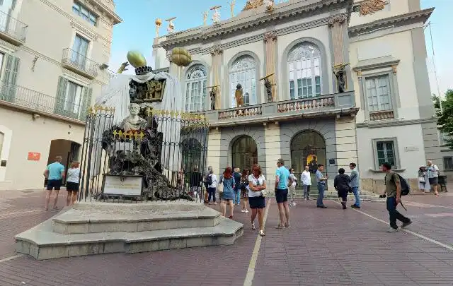 Vista exterior de Piso en venta en Figueres