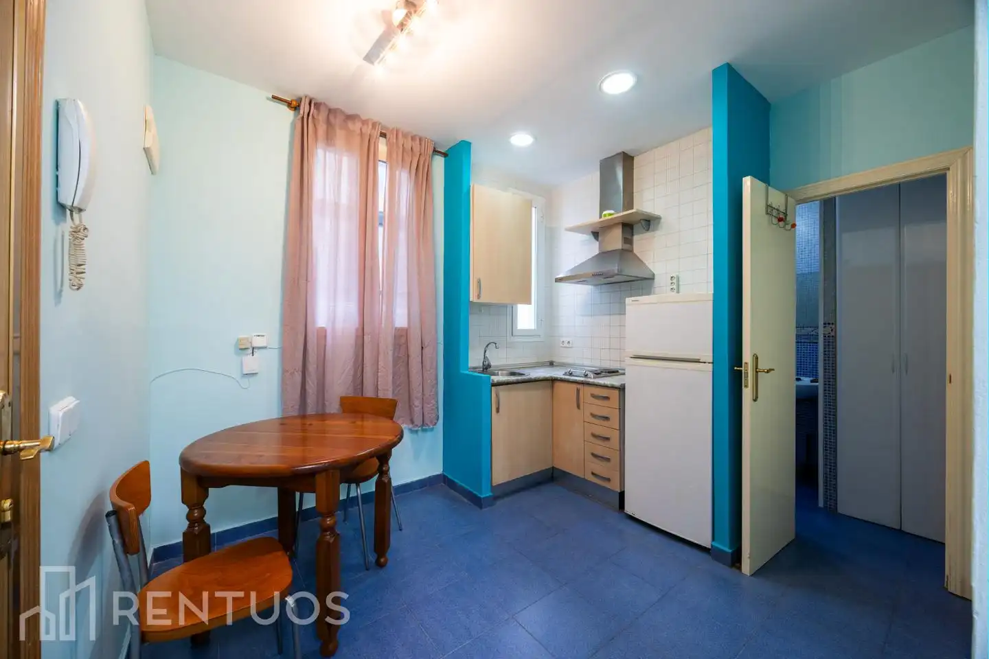Cocina de Estudio de alquiler en Madrid con Amueblado