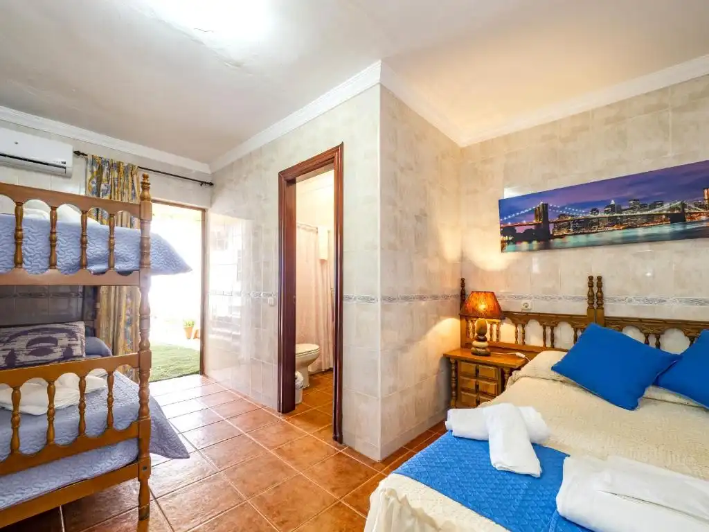 Dormitori de Casa o xalet en venda en Málaga amb Jardí privat, Terrassa i Piscina