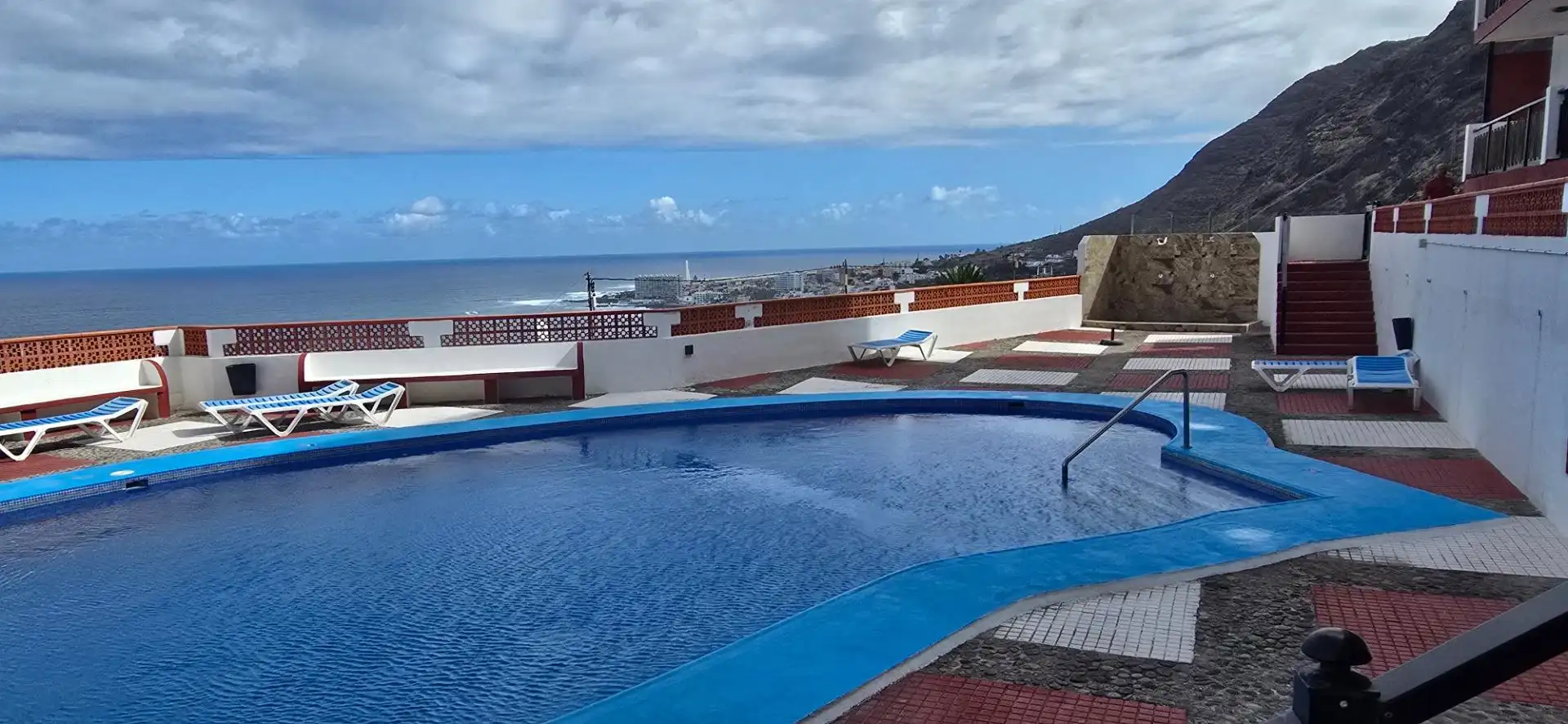 Piscina de Piso en venta en San Cristóbal de la Laguna con Balcón y Piscina comunitaria