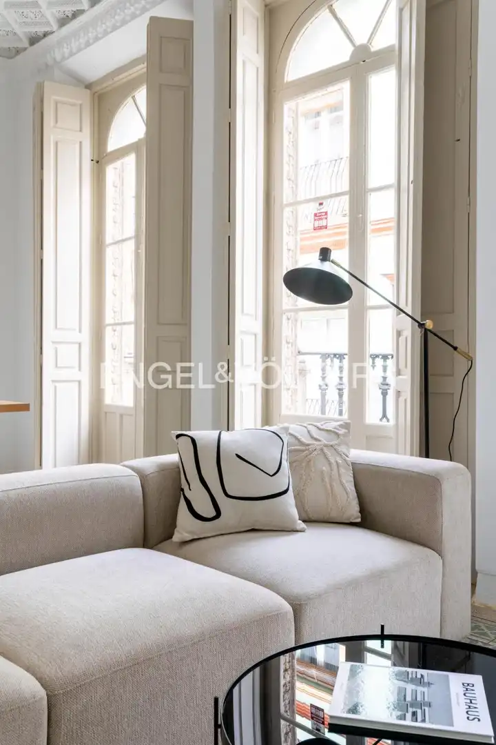 Living room of Flat for sale in Sevilla  with Air Conditioner, Heating and Balcony