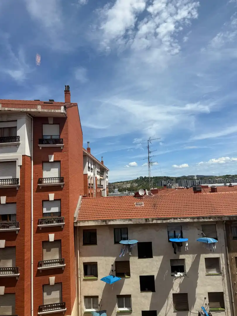 Vista exterior de Piso en venta en Barakaldo  con Calefacción