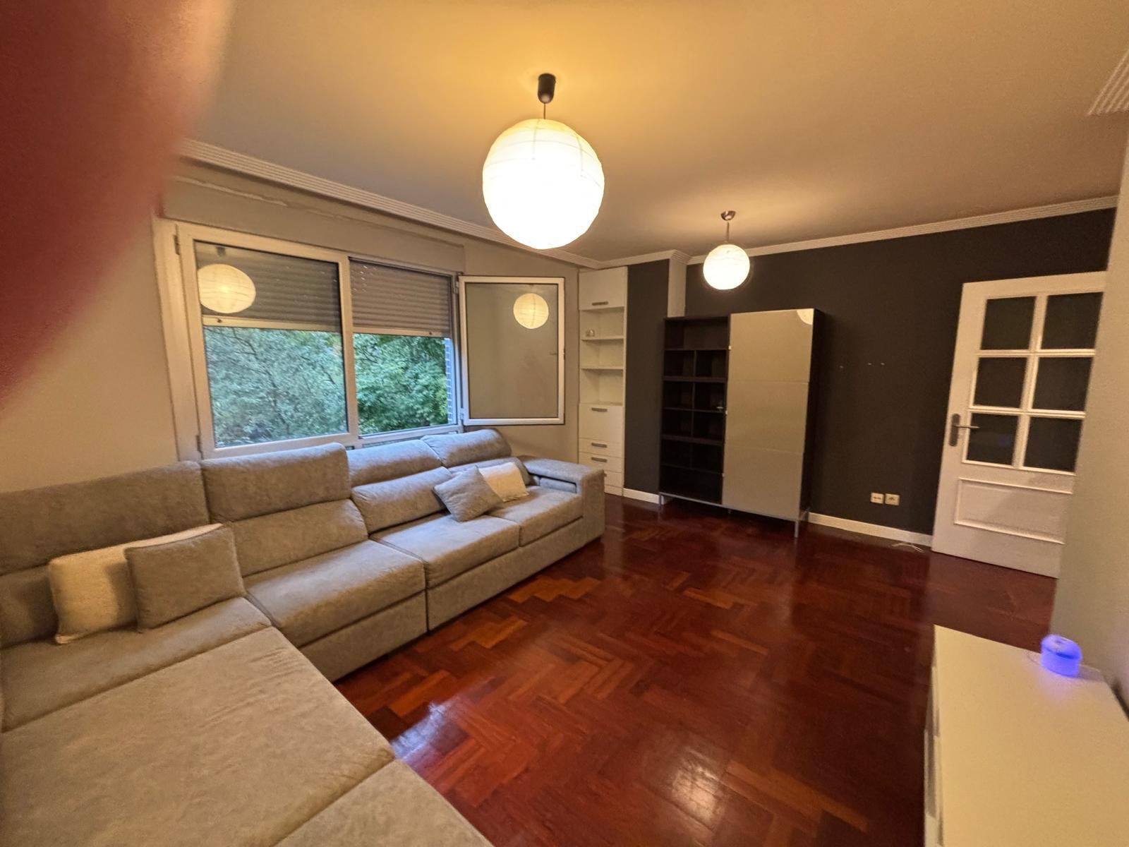 Living room of Flat to rent in Oviedo   with Heating, Parquet flooring and Storage room