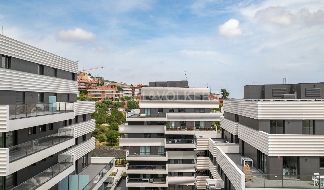 Vista exterior de Apartamento en venta en Esplugues de Llobregat con Aire acondicionado, Calefacción y Terraza