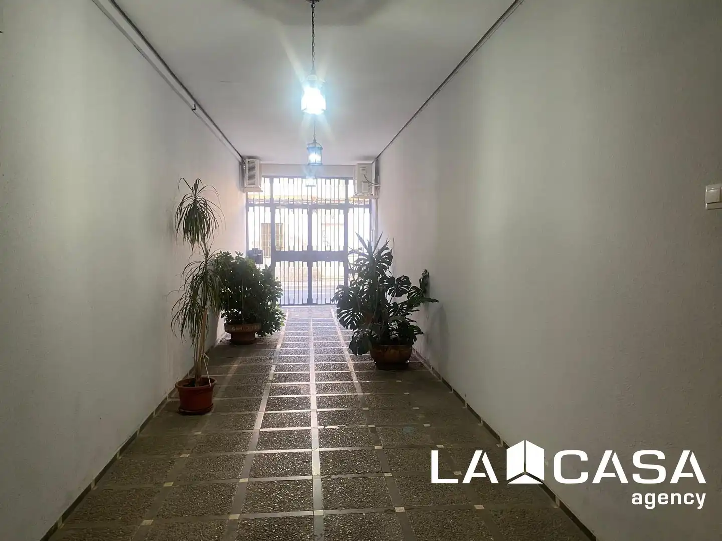 Wohnung zum Verkauf in Dos Hermanas mit Klimaanlage und Terrasse