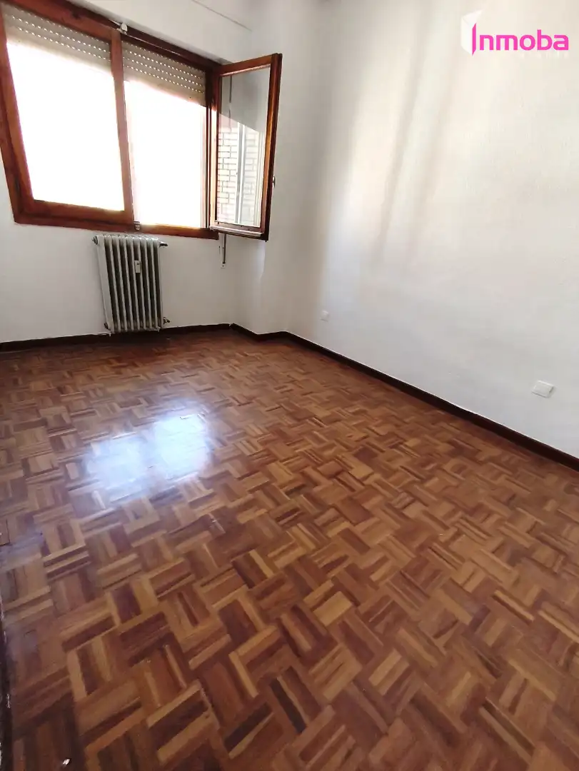 Habitación de Piso en venta en Aranda de Duero con Calefacción, Parquet y Terraza