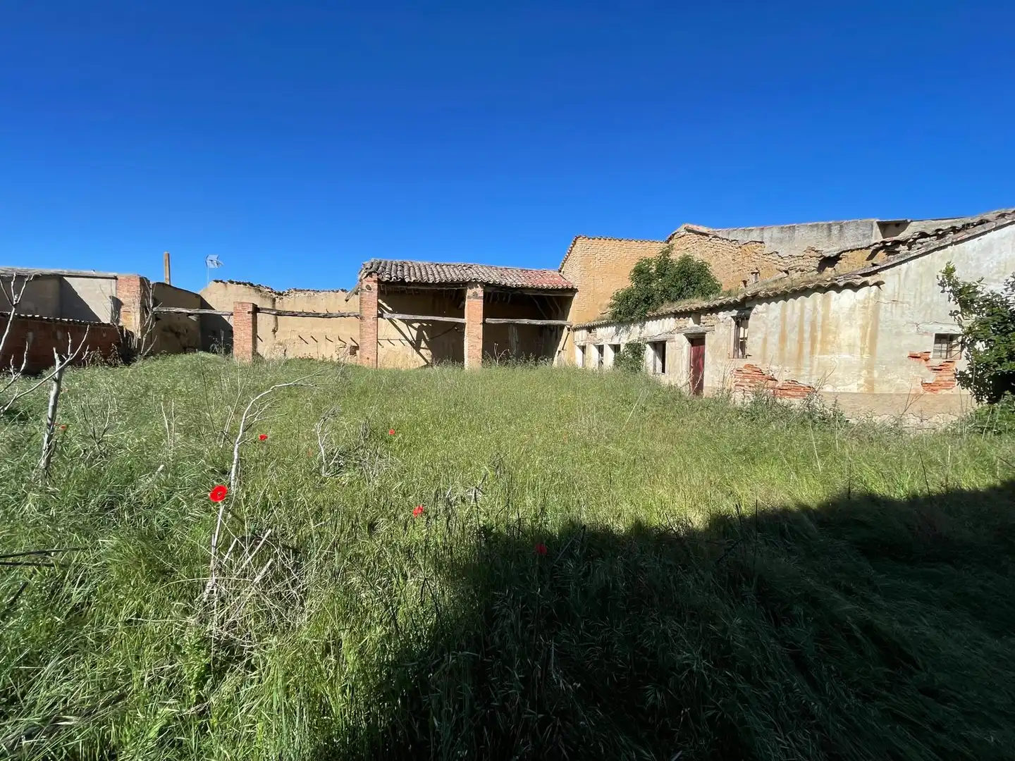 Finca rústica en venda en Pedrosa del Rey amb Jardí privat, Parquet i Traster