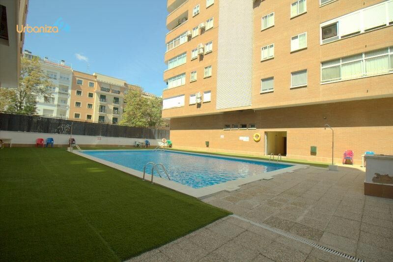 Piscina de Pis en venda en Badajoz Capital amb Aire condicionat, Terrassa i Balcó