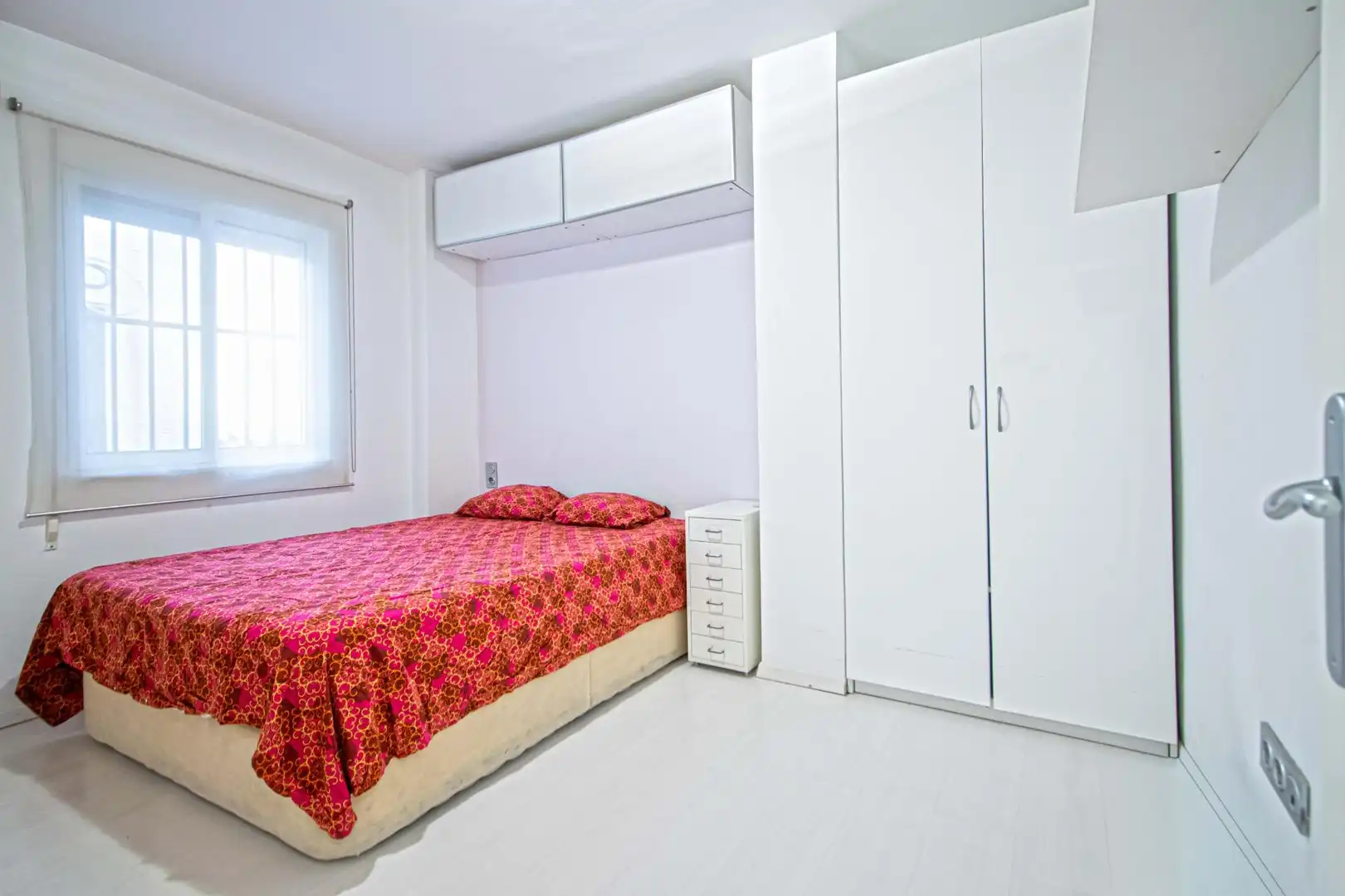 Schlafzimmer von Erdgeschoss zum Verkauf in Sevilla mit Klimaanlage, Terrasse und Möbliert