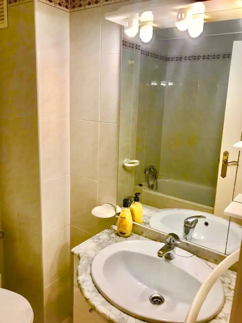 Bany de Dúplex de lloguer en La Manga del Mar Menor amb Terrassa, Piscina i Moblat