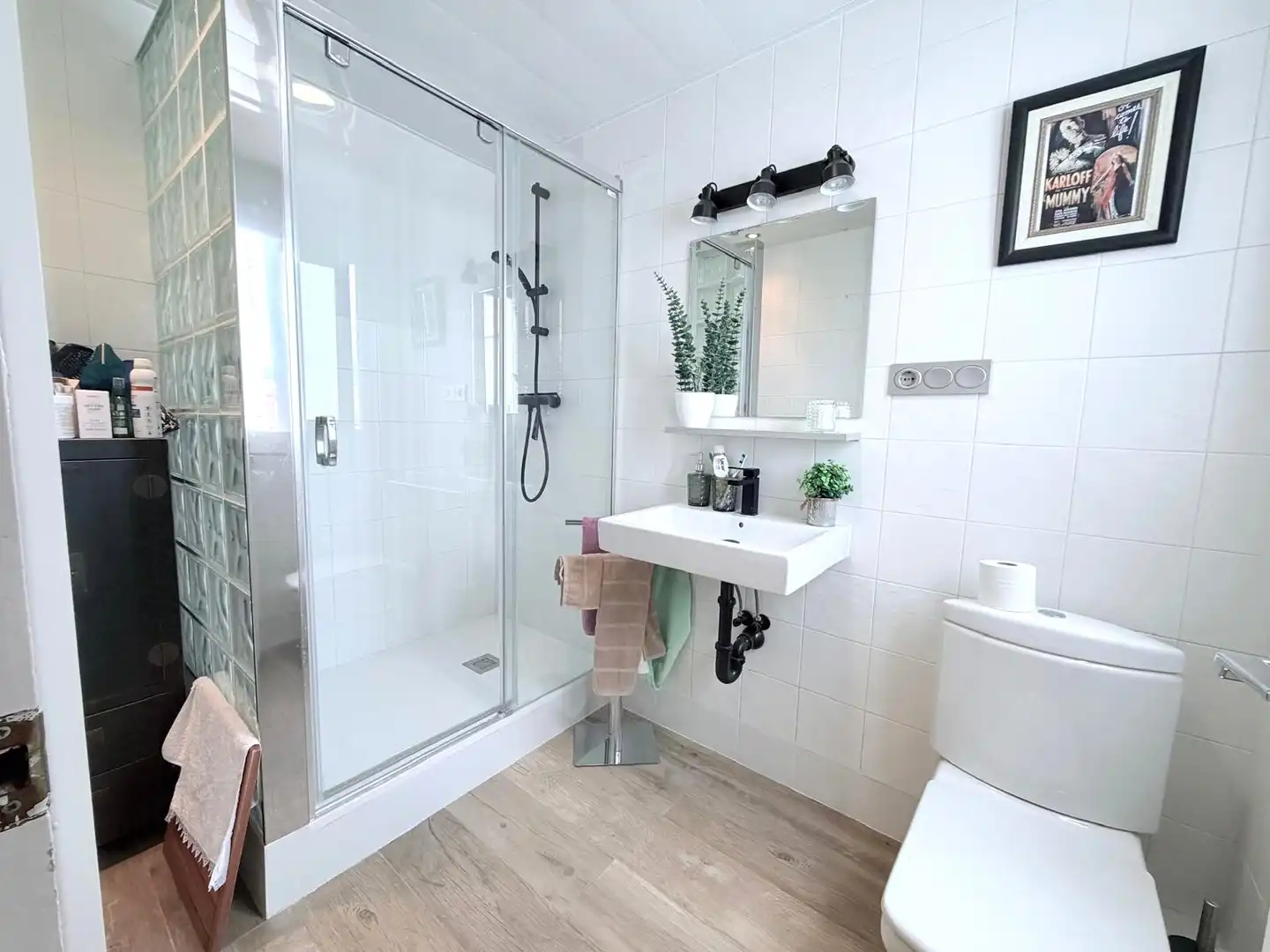 Badezimmer von Wohnung zum Verkauf in Terrassa mit Parkett und Terrasse