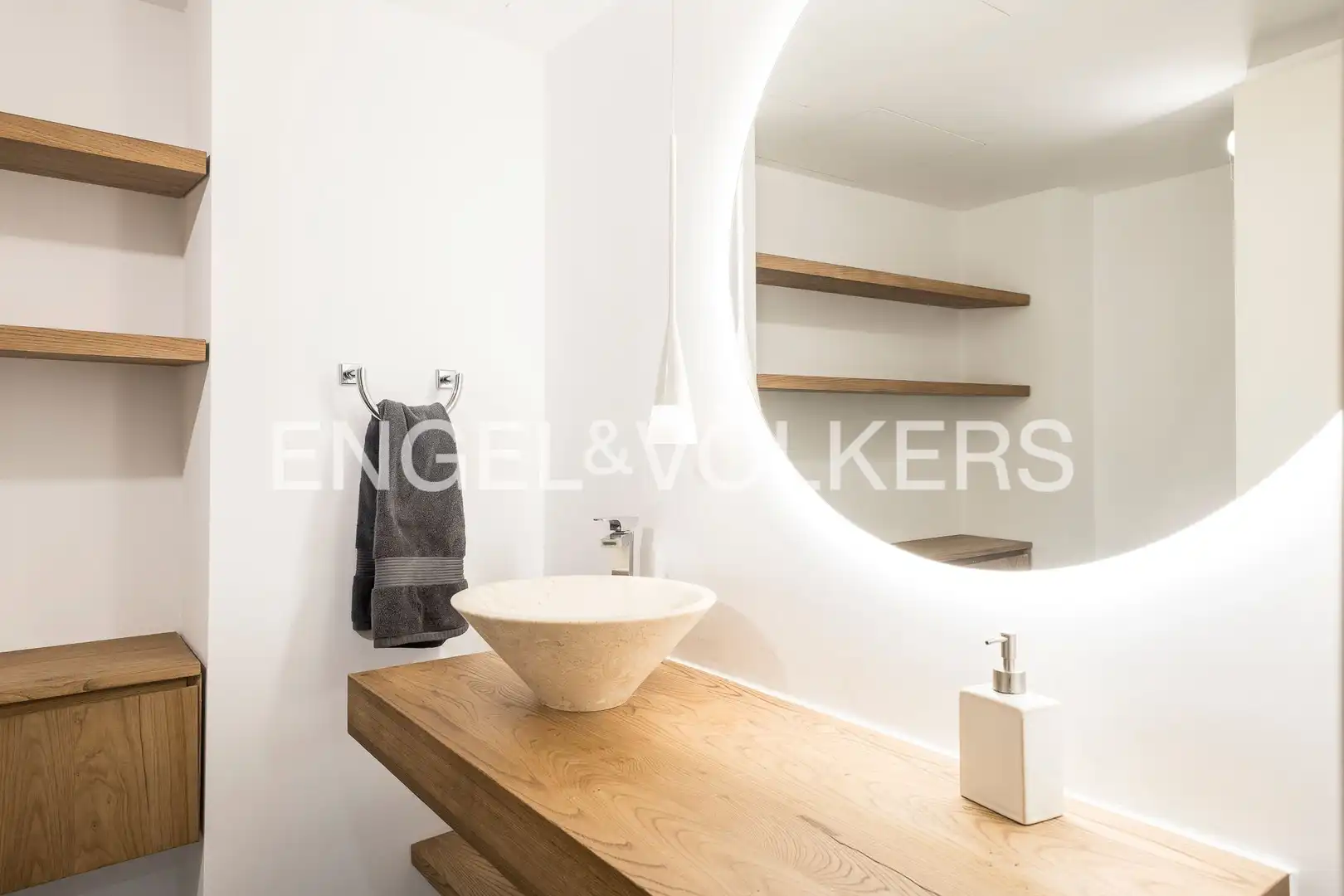 Bathroom of Duplexes for rent in Barcelona  with Air Conditioner, Heating and Parquet flooring