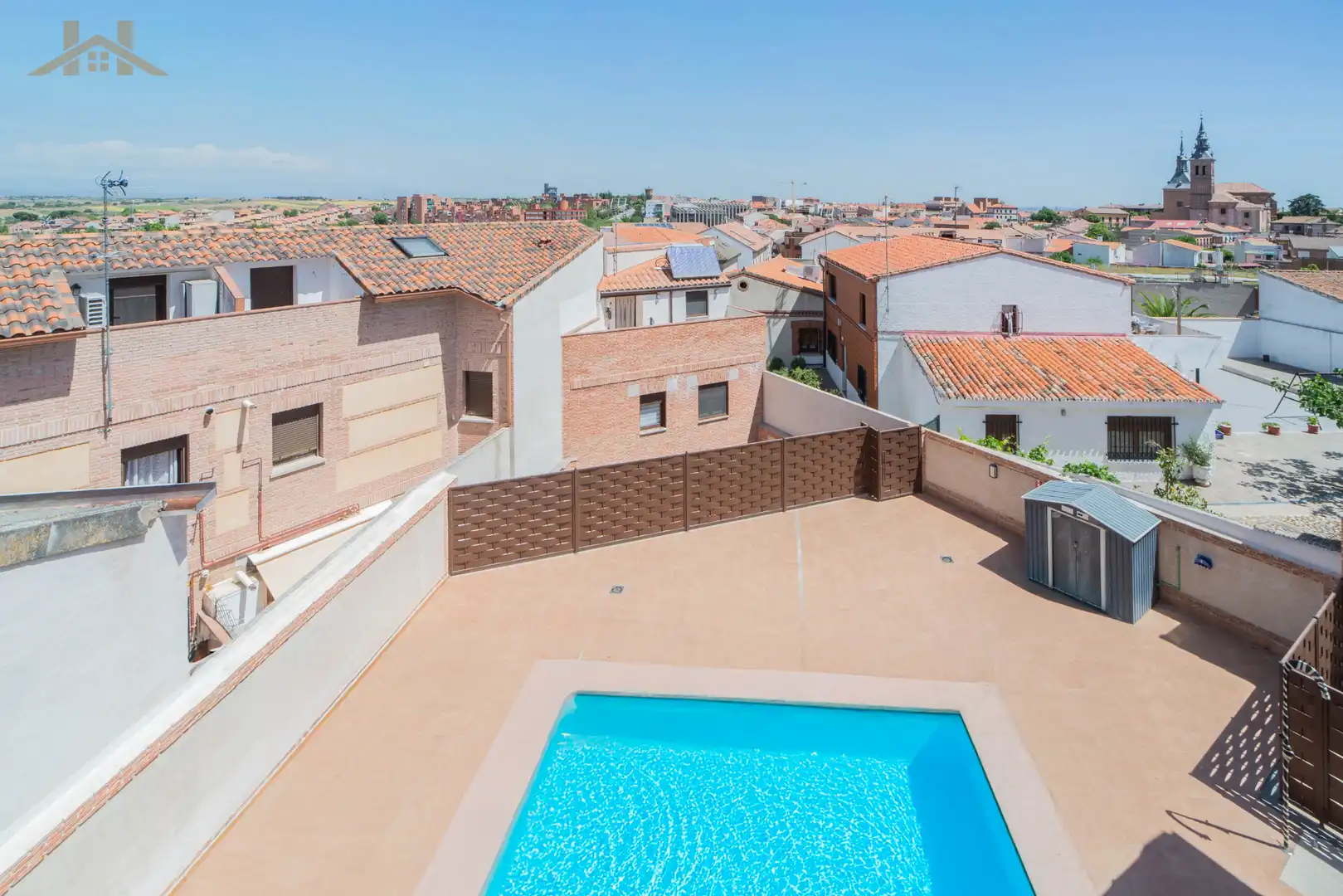 Piscina de Dúplex en venta en Navalcarnero con Calefacción, Terraza y Amueblado
