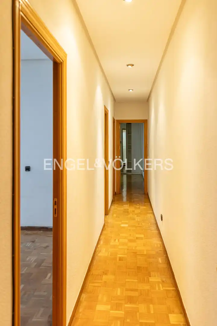 Flat for sale in Madrid  with Air Conditioner, Heating and Parquet flooring