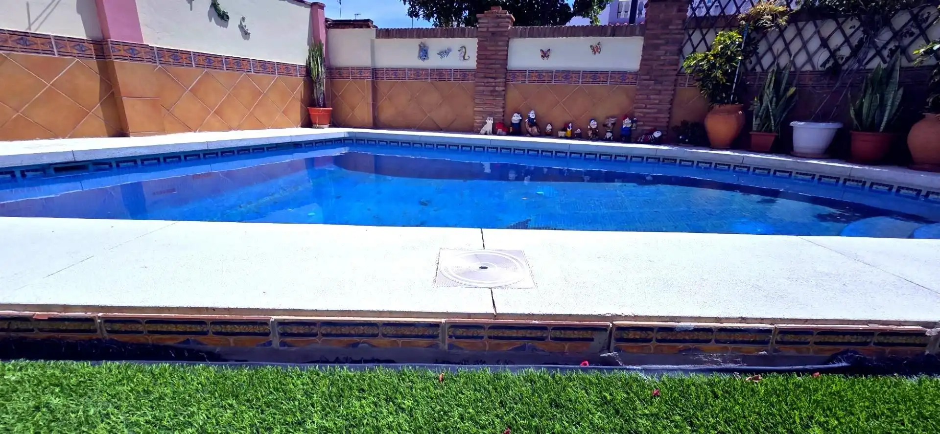 Piscina de Casa adosada en venda en Málaga amb Aire condicionat, Calefacció i Jardí privat