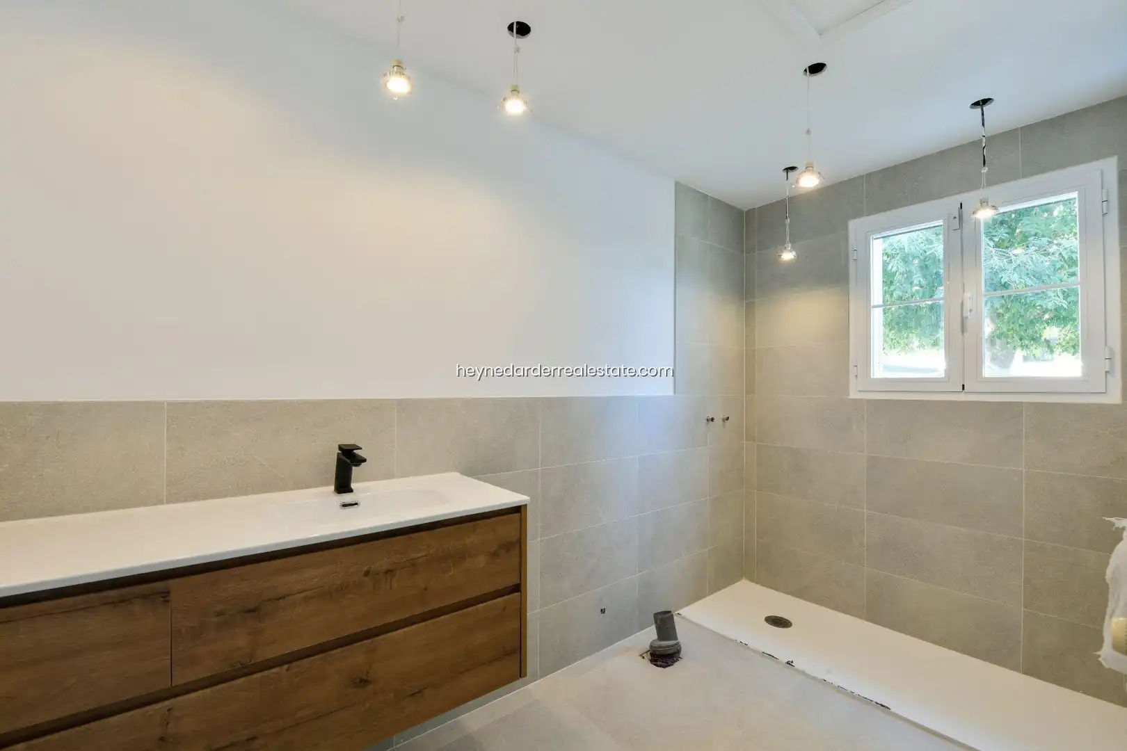 Bathroom of Houses for sale in Calvià  with Air Conditioner, Private garden and Storage room