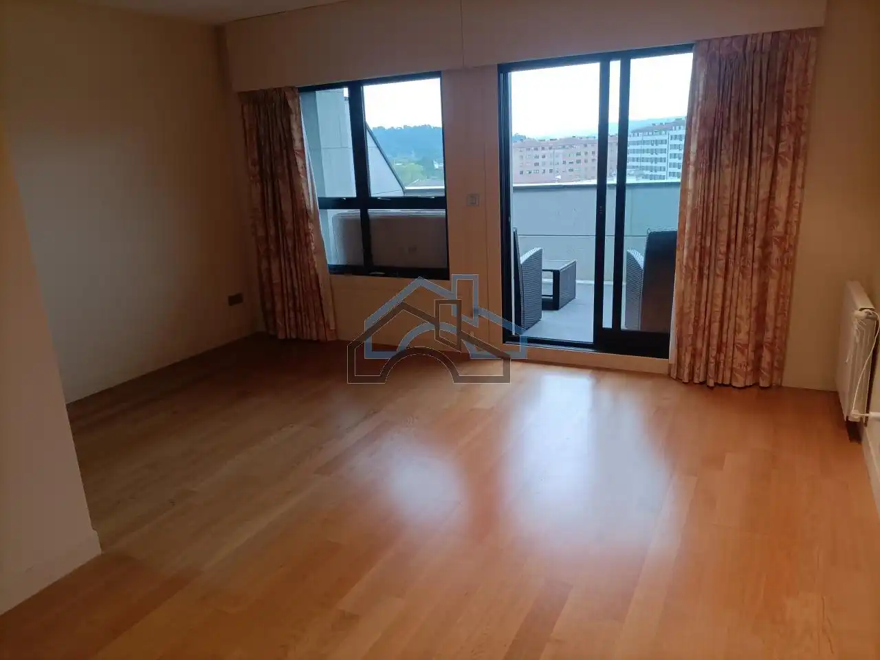 Wohnzimmer von Dachboden zur Miete in Cambre  mit Heizung, Parkett und Terrasse