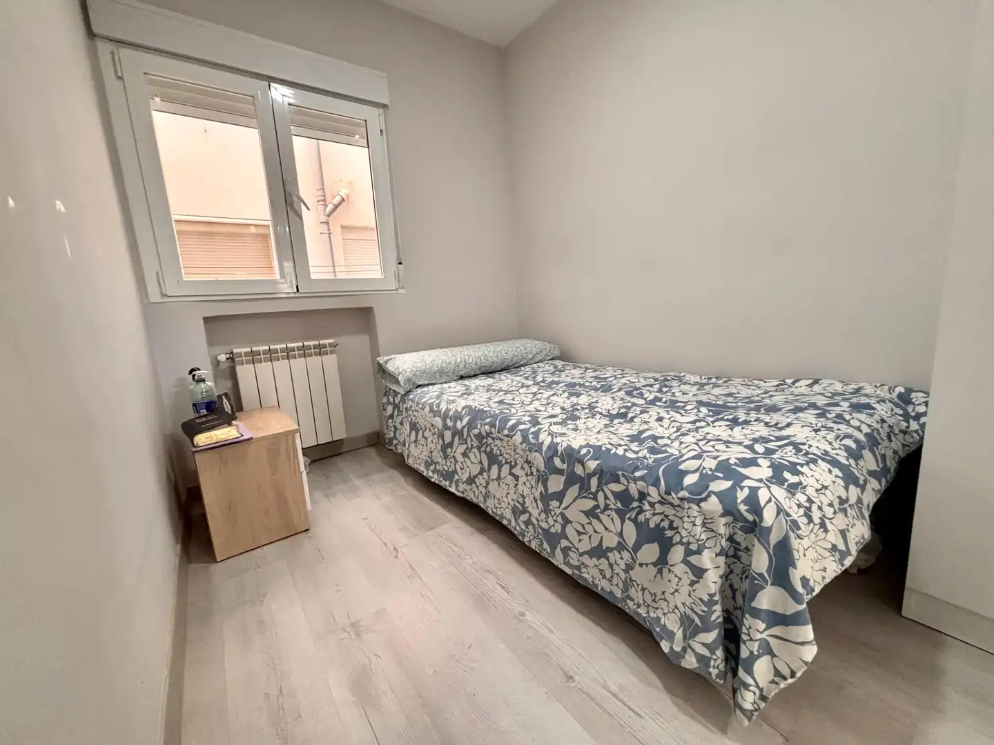 Habitación de Piso en venta en Alicante / Alacant con Aire acondicionado, Terraza y Amueblado