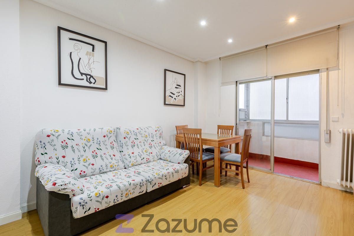 Dormitori de Pis de lloguer en  Madrid Capital amb Aire condicionat, Calefacció i Moblat