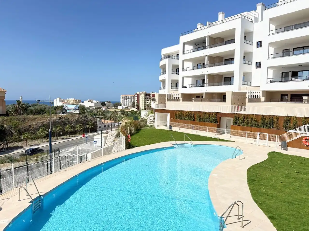 Piscina de Ático en venta en Torrox con Aire acondicionado, Calefacción y Trastero